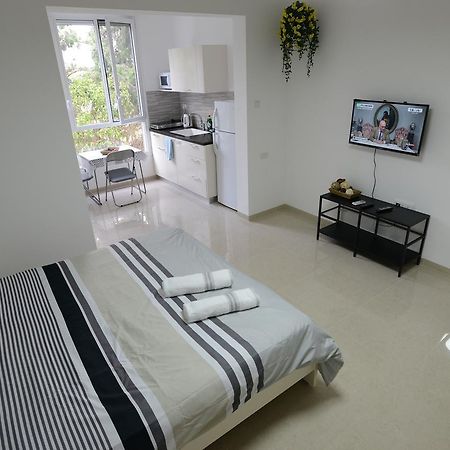 Olga Beach Apartment 28 Хайфа Екстер'єр фото